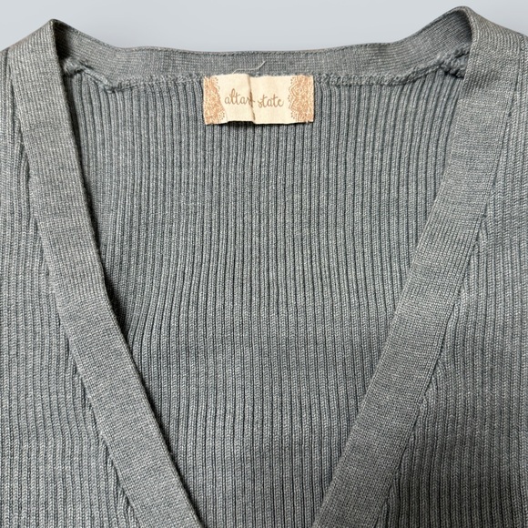 Altar’d State Gray/Blue Long Sleeve Crop Top - Picture 2 of 5